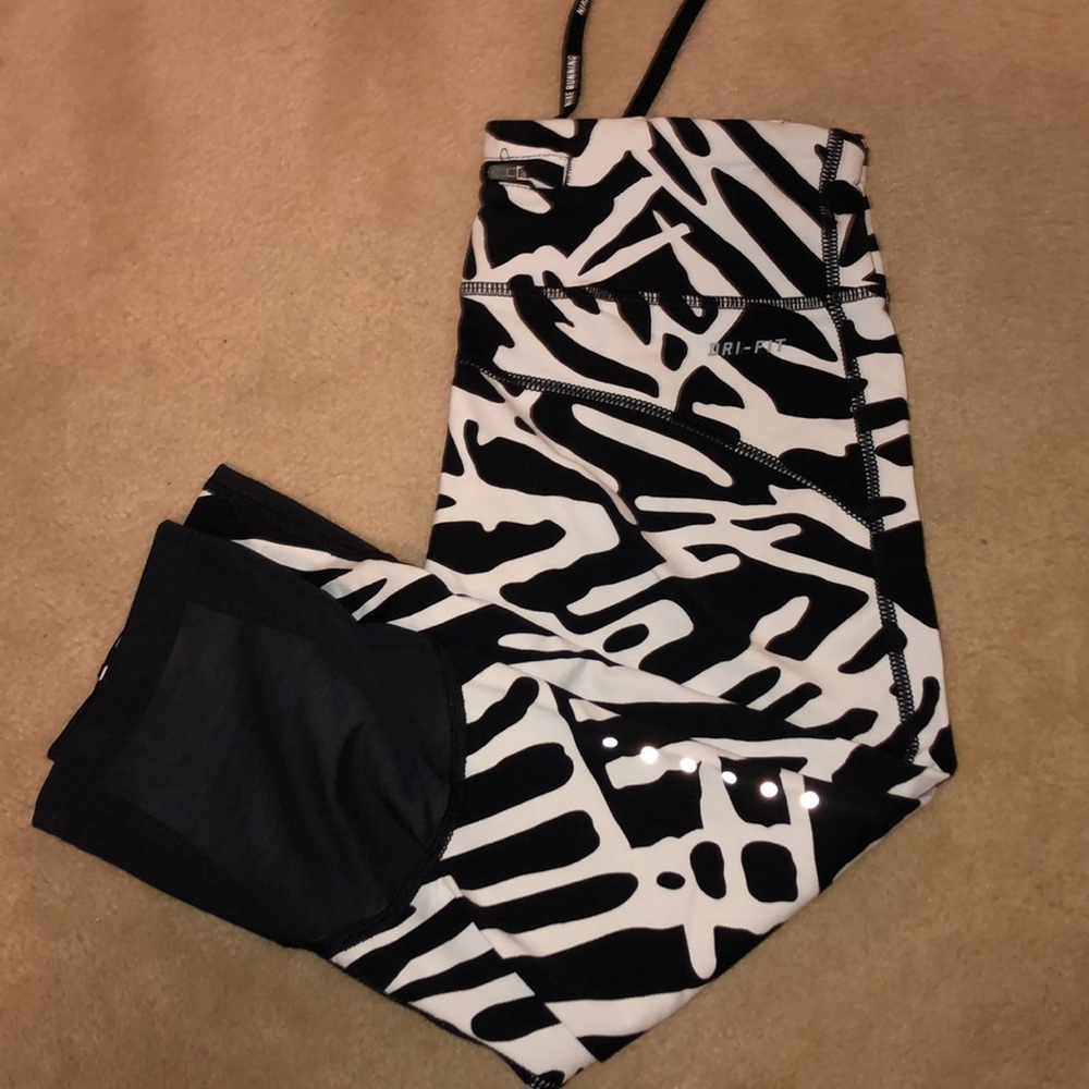 Nike cropped workout leggings